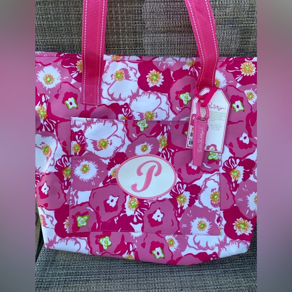 Lilly Pulitzer Scarlet Begonia Insulated Cooler Bag with Vine & Bottle Opener - Picture 4 of 11